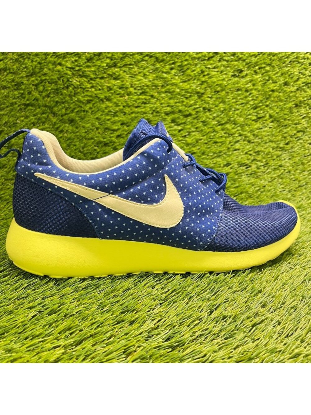 Nike Roshe Run Womens Size 10 Blue Volt Athletic Running Walking Shoes Sneakers